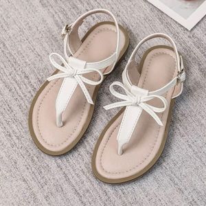 Kids Size EU 33 shoes. Brand New